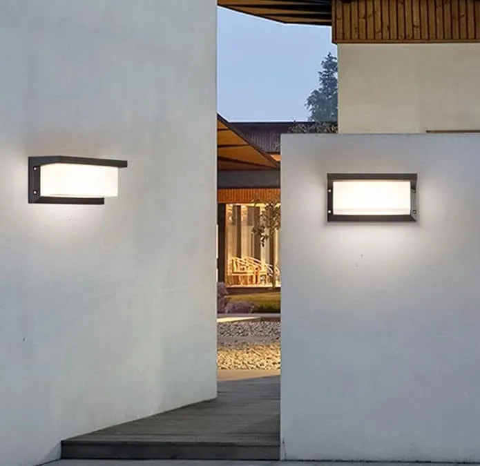 Genati Outdoor Wall Lamp