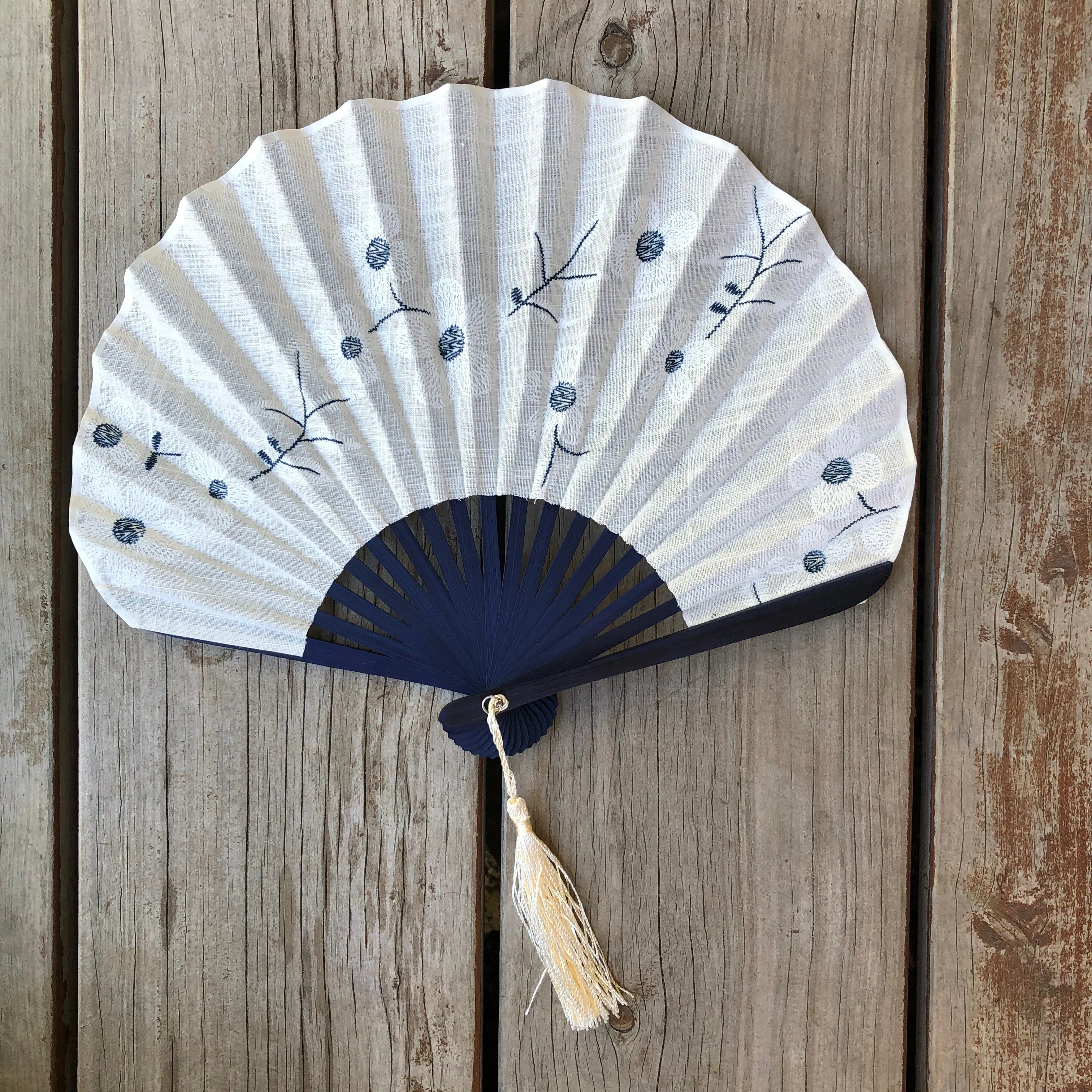 Luxury Linen Fan - Ivory Flowers