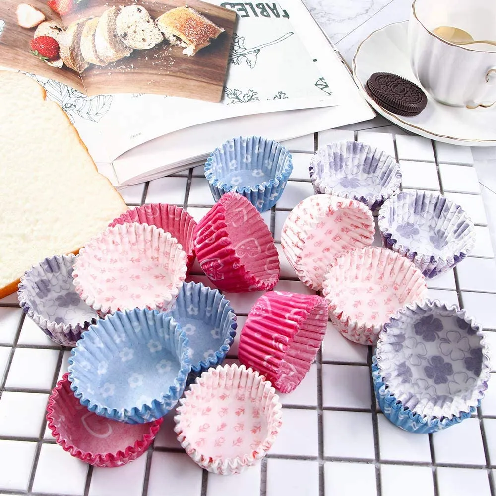 Magic Providers Cupcake Baking Paper Cup Liners 200pc | Hot Bun,Mini Muffin, Indian Sweets Mold Case | Cake Decorating Wrappers Tools for Kitchen Party Wedding Gifting Diameter - 6.8cm Random Patterns